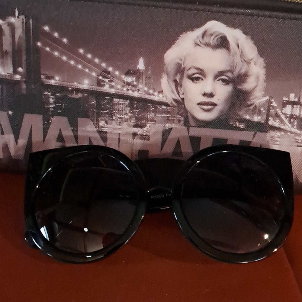 Elegant Black Sunglasses
